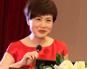 主持人嚴(yán)曉寧宣布會(huì)議開幕