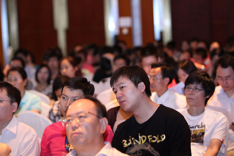 ���С����C���������ϵ��Ѳ�v����Ͷ�Y��