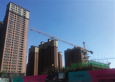 在住宅限購(gòu)政策下,燕郊一些房產(chǎn)銷售人員開始力推不限購(gòu)的商辦產(chǎn)品。