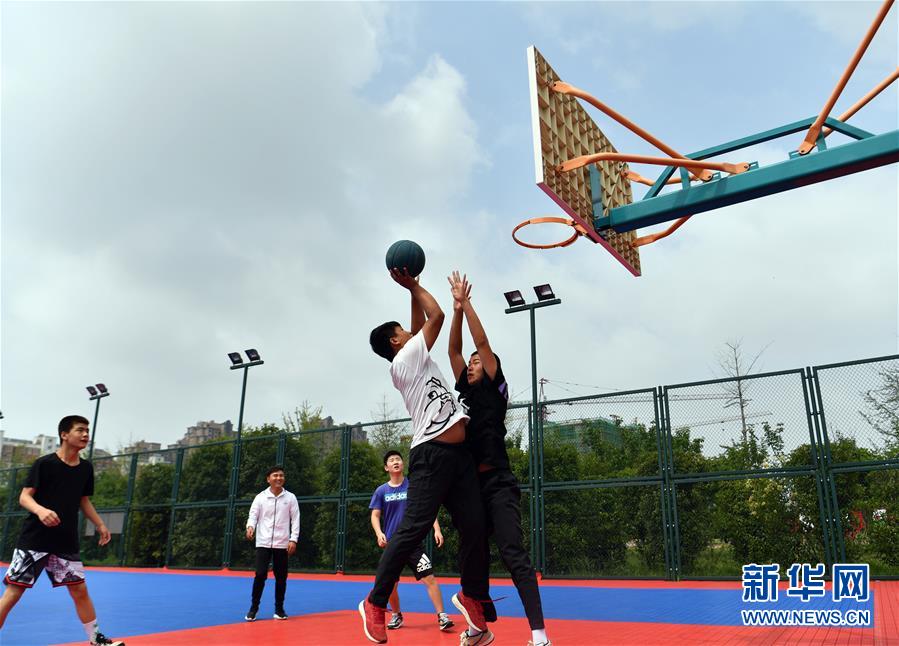 (走向我們的小康生活·圖文互動)(7)15分鐘“圈”出美好生活