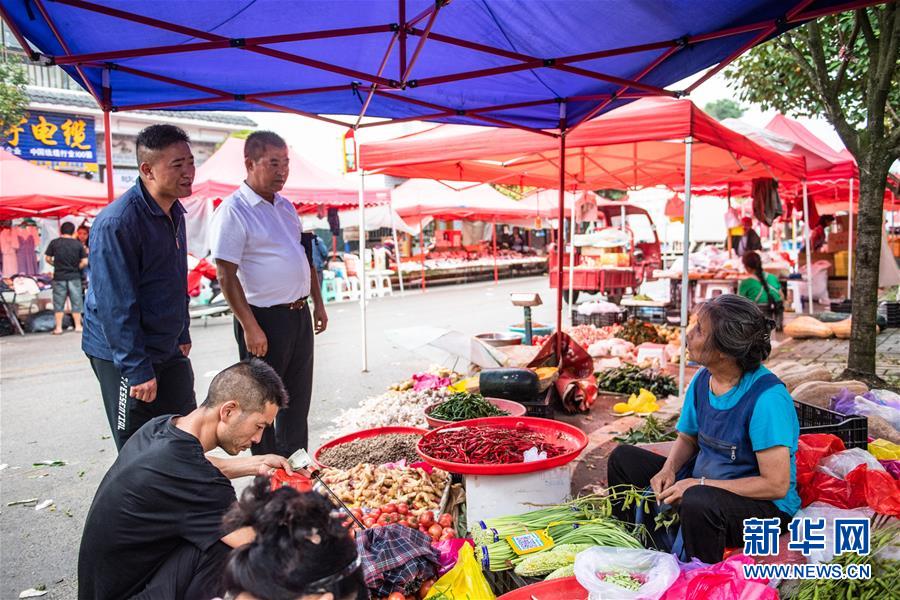 (新華全媒頭條·圖文互動)(4)脫下軍裝,奔赴沒有硝煙的“戰(zhàn)場”——貴州“兵支書”脫貧攻堅一線顯身手