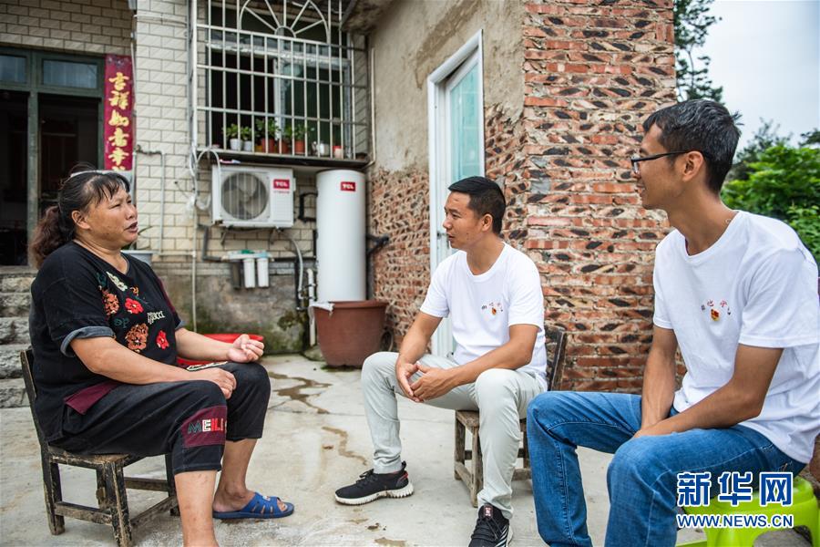 (新華全媒頭條·圖文互動)(8)脫下軍裝,奔赴沒有硝煙的“戰(zhàn)場”——貴州“兵支書”脫貧攻堅一線顯身手