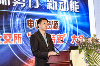 申萬宏源證券投資總部權(quán)益做市團(tuán)隊負(fù)責(zé)人張舜發(fā)表主題演講_副本.png